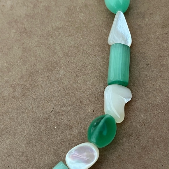 Vintage MOP & Green Glass Necklace 36” Fiber Glass - Picture 4 of 13